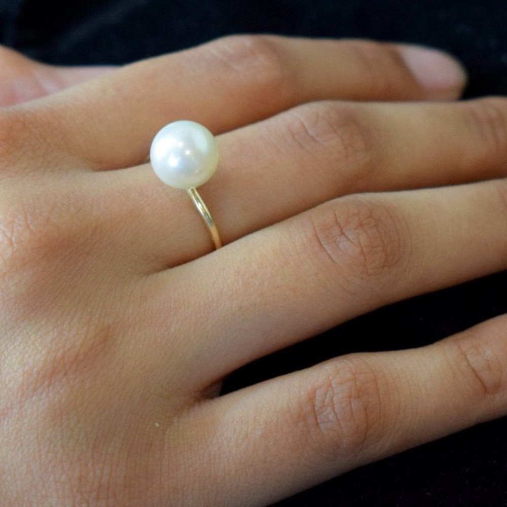 BRAND NEW: Dainty South Sea Pearl Ring